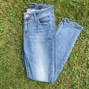 HARDLY USED - Lucky Brand Lolita Skinny Jeans. Size is 04/27.
